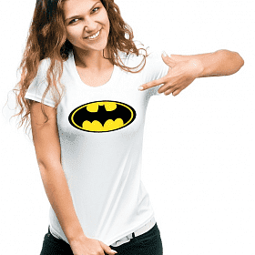 Печать Бэтмена на белой футболке