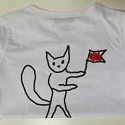 Карикатурный котик на футболке